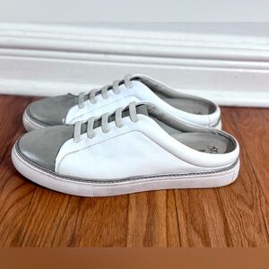 Johnston & Murphy Truefoam slip on white tennis shoes women’s size 11M